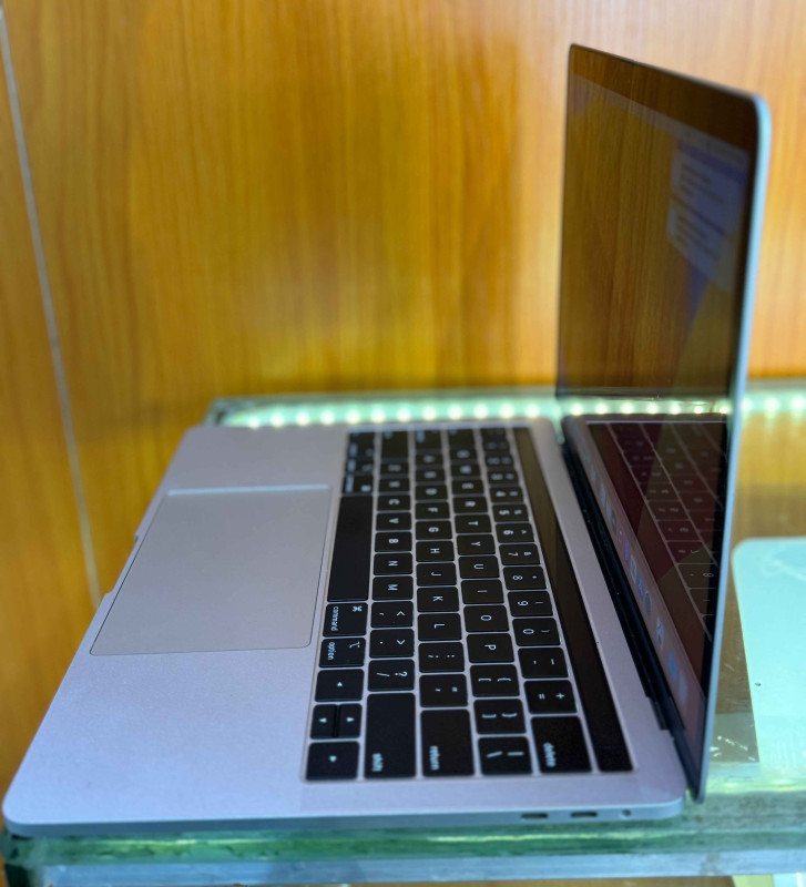 MacBook Pro 2018 16gb RAM, 256 SSD